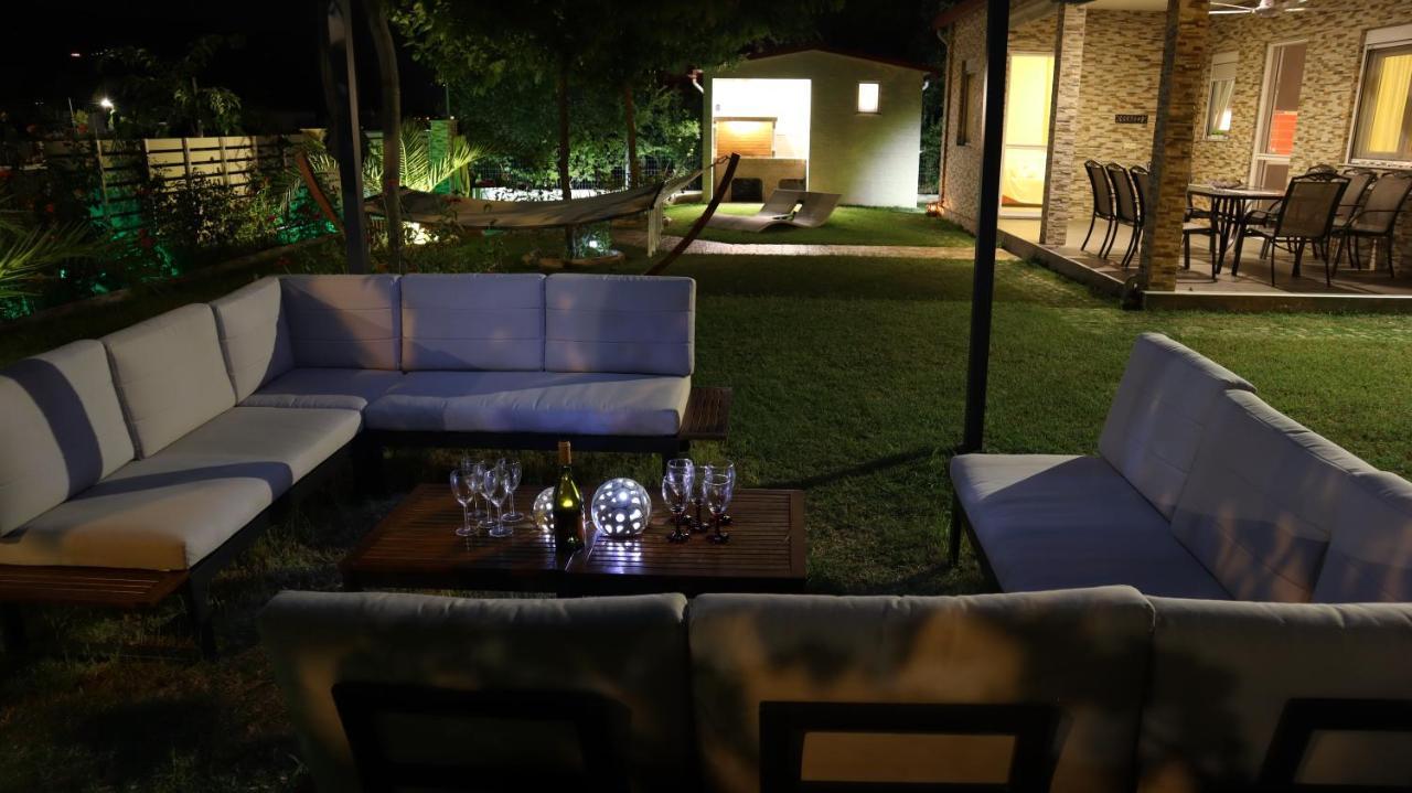 Costa Petra - Luxury Seaside Cottage With Garden - Vacation House For Families In Greece Néa Meságkala Eksteriør bilde