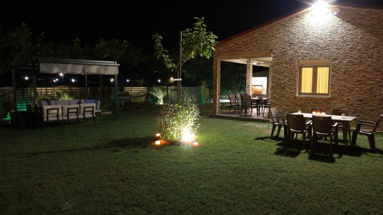 Costa Petra - Luxury Seaside Cottage With Garden - Vacation House For Families In Greece Néa Meságkala Eksteriør bilde
